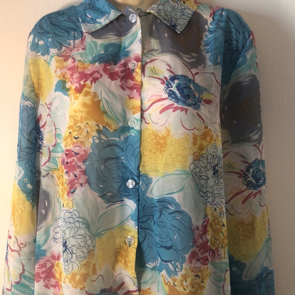 Woman’s VTG  spring Easter sheer Salon abstract print blouse